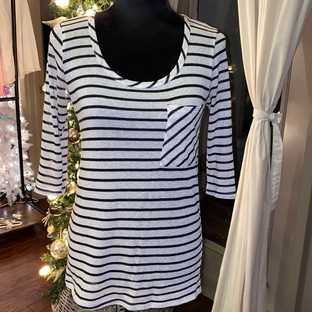 Rosebud black & white horizontal striped shirt front pockets size small​​
